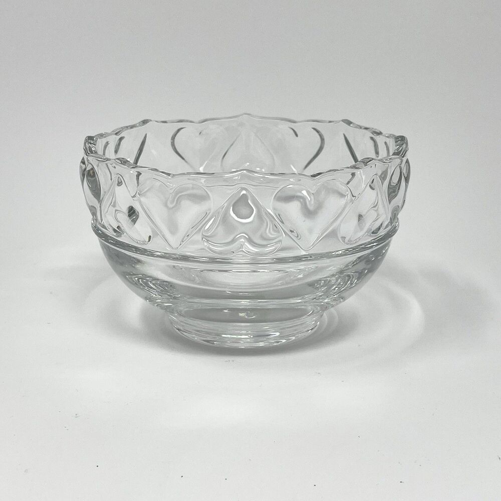 Tiffany & Co Crystal Hearts Pattern 5" Diameter Round Candy Bowl Trinket Dish